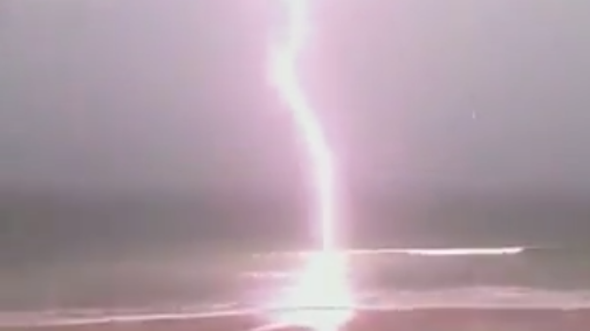 ΗΠΑ: Κεραυνός πέφτει σε παραλία στη Ντεϊτόνα